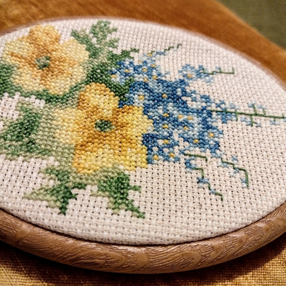 Vintage French Needle Point with Beautiful Blue and Yellow Flowers in Oval Frame - Picture 3 of 4